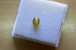 Pierre de naissance œil de chat naturelle, forme ovale, 7,31 carats - Product Image 5