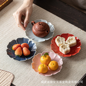 Assiette à fruits en céramique en forme de lotus, design floral en porcelaine, pour salon de thé ou usage domestique - Product Image 1