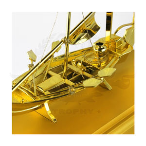 Blackhorsegifts Métal Art Artisanat Souvenir Cadeaux Base En Bois Plaqué Or Métal <span class=keywords><strong>Venise</strong></span> Bateaux Modèles De Navire pour La Décoration - Product Image 4