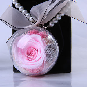 Coffret Cadeau Fête des Mères et Anniversaire : Porte-clés Globe à Neige en Acrylique avec Rose Éternelle Préservée – Accessoire Floral Longue Durée - Product Image 4