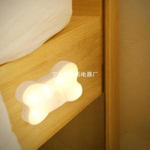 ไฟกลางคืน LED สีขาวอบอุ่นขนาดเล็ก พร้อมเซ็นเซอร์ตรวจจับความเคลื่อนไหว ใช้พลังงานจากแบตเตอรี่ ติดผนังด้วยแม่เหล็ก สำหรับห้องนอน ทางเดิน บันได - Product Image 4