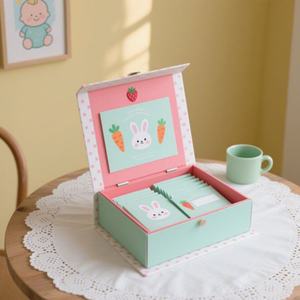 Invitations de baptême pour bébé biodégradables, écologiques, de qualité supérieure, rigides, avec lamination magnétique mate, gaufrage et doublure en éponge, avec chaussettes - Product Image 1