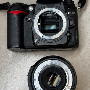 Cámara Nikon <span class=keywords><strong>D7000</strong></span> + Lente Zoom VR II de 18-200 mm, DSLR de Rango Medio para Entusiastas, Fotografía al Aire Libre y de Viajes - Product Image 1