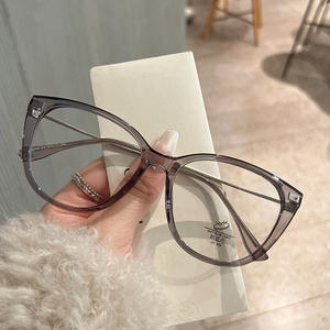 Monture de lunettes Qianai œil de chat pour femme, en TR90, anti-lumière bleue, verres extra larges, style rétro et tendance - Product Image 1