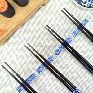 Juego <span class=keywords><strong>de</strong></span> <span class=keywords><strong>Palillos</strong></span> <span class=keywords><strong>Chinos</strong></span> <span class=keywords><strong>de</strong></span> <span class=keywords><strong>Porcelana</strong></span> y Platos para Salsas, Juego <span class=keywords><strong>de</strong></span> 4 Pares con Diseño Azul y Blanco, Juego <span class=keywords><strong>de</strong></span> Regalo Empresarial - Product Image 4