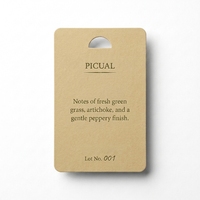 Étiquettes suspendues personnalisées en papier kraft avec logo en feuille d'or et gaufrage pour huile d'olive et produits gastronomiques