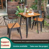 Ensemble table et chaises de style européen décontracté, rétro, pour l'extérieur, avec structure en bois massif et en fer, idéal pour les bars et les salons de thé.