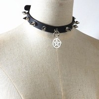 Accessoires gothiques de Style sombre collier de princesse exagéré en cuir noir collier Lolita Vintage froid collier pendentif de mode