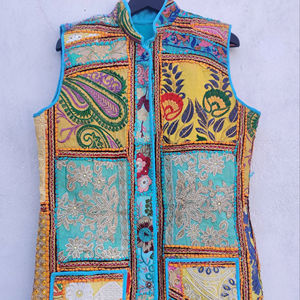 Chaqueta de verano bordada Khambadiya hecha a mano hermoso estilo de moda informal con cuello levantado y sin mangas para exteriores - Product Image 1