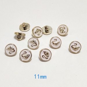 Sỉ quần áo nữ cúc vàng ngọc trai trắng, số lượng lớn, mạ vàng 10mm, thân nhựa ABS, lưới trang trí giặt được - Product Image 5