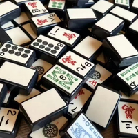 Ensemble de Mahjong de Luxe Moderne Automatique en Acrylique - Portable, Écologique, Résistant à l'Eau, Durable, pour 4 Joueurs, Tuiles Scintillantes