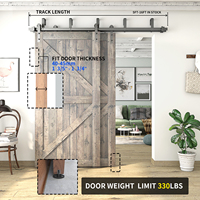 Rail de roue suspendu en acier au carbone noir caché pour portes en bois doubles Kits de quincaillerie pour portes de grange coulissantes