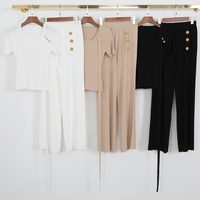 Nouveautés OUDINA - Ensemble deux pièces pour femmes, hauts en tricot à manches courtes avec boutons et ruban, couleur unie, élégant, pantalon décontracté