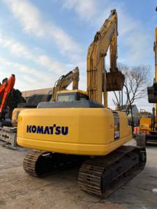 Excavadora Komatsu Pc200 Usada a Precio Competitivo en Estado Original, Modelo P200-7 en Venta - Product Image 2