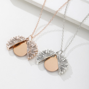 Fabricante <span class=keywords><strong>girasol</strong></span> medallón abierto letra secreta disco colgante collar personalizado grabado medallón collar - Product Image 2