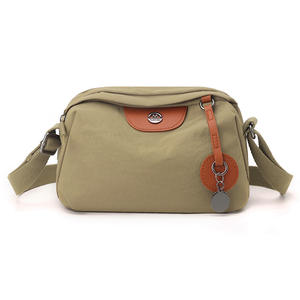 بسعر الجملة حقيبة هاتف نسائية خفيفة الوزن من النايلون Crossbody سعة كبيرة حقيبة عصرية بسحاب - Product Image 2