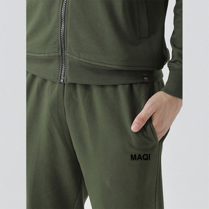 Conjunto deportivo de dos piezas de alta calidad para hombre, personalizado, para entrenamiento en el gimnasio, fitness al aire libre y correr - Product Image 5
