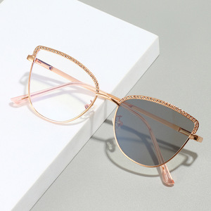 Gafas de Sol Versátiles para Mujer, Estilo Europeo y Americano, Montura Metálica con Incrustaciones de Diamantes, <span class=keywords><strong>Fotocromáticas</strong></span>, Anti Luz Azul, Personalizadas - Product Image 1