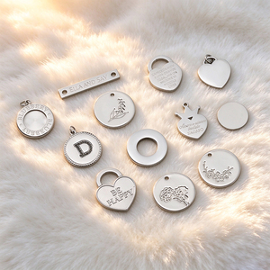 Etiquetas de Marca Personalizadas de Acero Inoxidable, Placas de Identificación Metálicas Grabadas y en Relieve para Bolsos, Sombreros y Accesorios de Ropa - Product Image 2