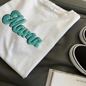 Patch Ricamata di Alta Qualità con Bordo Dorato 'Mom' Termoadesiva per <span class=keywords><strong>Abbigliamento</strong></span> Regalo per la Festa della <span class=keywords><strong>Mamma</strong></span> Mama in Ciniglia Ricamata - Product Image 5