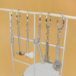 Porte-clés mini-outils de simulation transfrontalier : clé à molette, pinces, marteau – Cadeau créatif pour homme - Product Image 4
