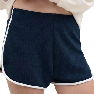 Shorts de punto personalizados 100% algodón para mujer, transpirables, con estampado floral, cintura elástica, color caramelo, para yoga, deportes y entrenamiento de verano. - Product Image 1