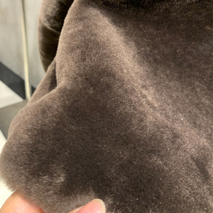 Cappotto Invernale da Donna con Cappuccio in Pelliccia Naturale di Agnello Marrone Scuro Cioccolato - Product Image 3