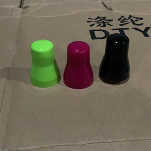 Cutekpro Brosse magnétique pour bouteille, outil de nettoyage en silicone pour verre à vin, paroi intérieure, 5,5*3, plastique noir et rouge - Product Image 3