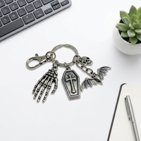 Porte-clés en alliage de style classique personnalisé OEM ODM pour Halloween, porte-clés en métal moulé sous pression avec éléments d'horreur effrayants, impression sérigraphiée personnalisée