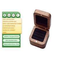 Boîte à bijoux personnalisée en noyer carrée, cadeau personnalisé pour mariage, boîte à bagues en bois faite à la main, boîte d'emballage pour bracelet et pendentif