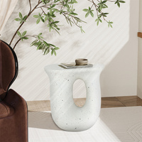 Table d'appoint géométrique en forme de U Table basse Table de chevet élégante Décor de chambre