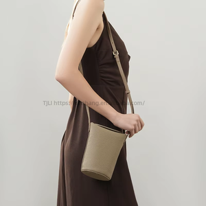 Sac bandoulière haut de gamme en cuir de vachette véritable pour femme, mini sac seau avec fermeture éclair, polyvalent et tendance pour l'automne Tanjing - Product Image 3
