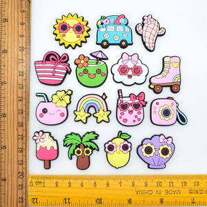 <span class=keywords><strong>Adornos</strong></span> y Hebillas Decorativas para Zapatos, de PVC Suave, con Diseños de Dibujos Animados de Playa, Serie Verano 2D, Unisex, Removibles, para DIY - Product Image 1