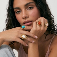 Bague ouverte Dreamshow en agate colorée ovale avec cadre en fil superposé, acier inoxydable 316L, plaqué or 18 carats, design vintage
