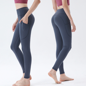 Pantalon de yoga pour femmes de couleur unie personnalisé coupe ajustée respirant pantalon de yoga fitness à la mode - Product Image 6