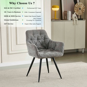 <span class=keywords><strong>Chaise</strong></span> de salle à manger capitonnée en flanelle gris clair OKAY avec accoudoirs, <span class=keywords><strong>chaise</strong></span> d'appoint ergonomique rembourrée, chaises de salle à manger modernes de style nordique - Product Image 1