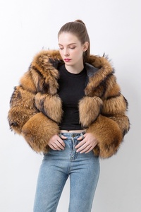Soldes Black Friday QIUCHEN- QC20018 Nouveauté Manteaux Courts en Vraie <span class=keywords><strong>Fourrure</strong></span> de Raton Laveur pour Femme avec <span class=keywords><strong>Capuche</strong></span> en <span class=keywords><strong>Fourrure</strong></span> - Product Image 4