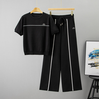 Ensemble deux pièces haut de gamme style européen, nouvelle collection été 2026 : veste décontractée sportive rayée en maille coupe ample à manches courtes et pantalon large