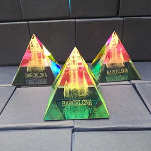 Gravure Laser 3d <span class=keywords><strong>Photo</strong></span> K9, prisme pyramide en cristal, prismes en <span class=keywords><strong>verre</strong></span> optique, presse-papier pour <span class=keywords><strong>d</strong></span>écoration de bureau, vente en gros - Product Image 5