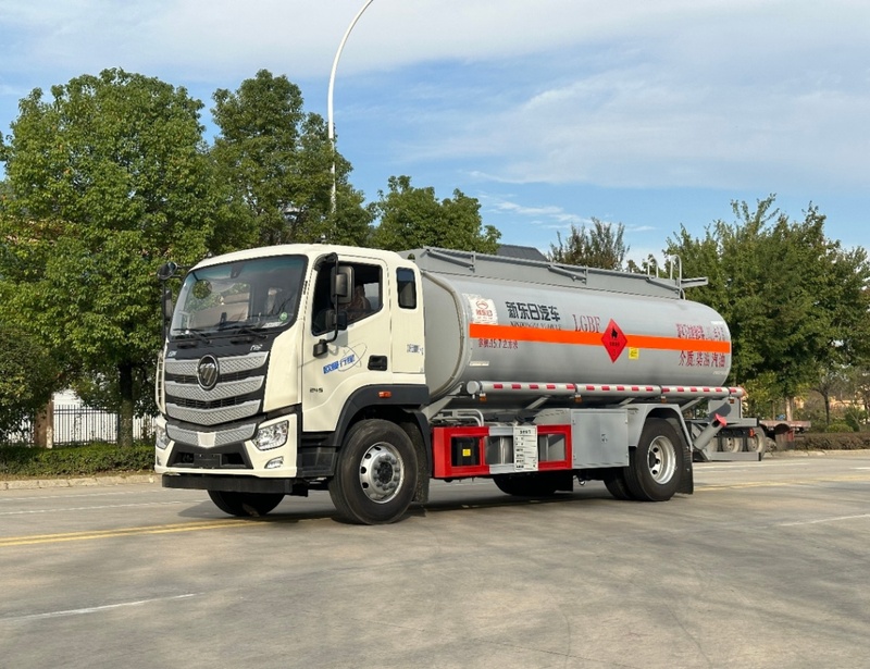 Howo 4x2 Tanker Truck 96000 L