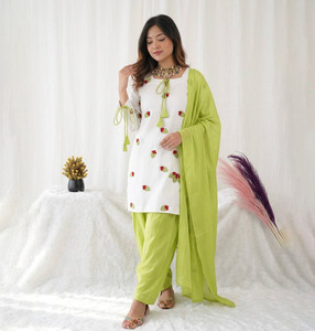 Hermoso Conjunto de Algodón con Bordado y Lentejuelas: Top, Dhoti y Dupatta - Vestido Abaya Patiala con Dhoti y Dupatta - Product Image 1