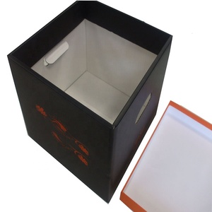 Grand carton de rangement pour whisky Hennessy 750 ml avec poignée découpée, boîte cadeau pliable avec couvercle et base, pelliculage mat, recyclable - Product Image 2
