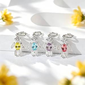 Colgante de robot adorable en oro blanco de 10K con gema ovalada de colores cultivada en laboratorio y diamante de laboratorio. - Product Image 1