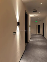 Lampe murale LED moderne en aluminium étanche Base en aluminium Lampe de porche avec lumières haut/bas pour chambre à coucher Patio Maison Garage