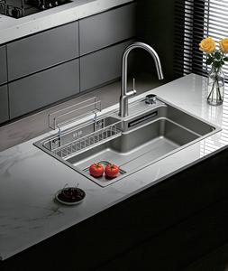 Évier de cuisine monobac 680x480mm en acier inoxydable 304 Nano Argent, avec robinets de pluie séparés et extractibles - Product Image 3