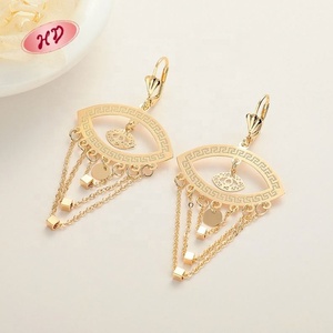 ต่างหูห่วงแบบวินเทจเคลือบทอง 18K ยี่ห้อ Joyeria สำหรับผู้หญิงและผู้ชาย ทำจากทองแดงผสมประดับเพชรซิร์คอน ขายส่งเครื่องประดับแฟชั่น - Product Image 5