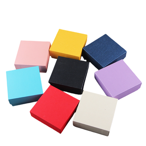 Boîte de rangement pour bijoux en carton rigide personnalisée avec couvercle, impression dorée, gaufrage, revêtement UV et vernis - Product Image 4