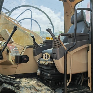 Excavatrice sur chenilles d'occasion CAT 315, modèles 315DL et 315D2GC, 15 tonnes, hydraulique, certifiée CE et EPA. - Product Image 4