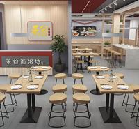 Ensemble de table et chaises de restaurant commercial moderne, plateau en bois, pieds en métal noir, tabourets, mobilier simple pour restauration rapide