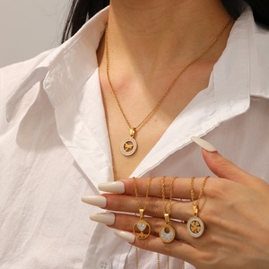 Collar Jingciren Boutique, Estilo Europeo y Americano, Retro, Geométrico, con Trébol de Cuatro Hojas, Diseño de Colgante de Lujo Ligero - Product Image 1